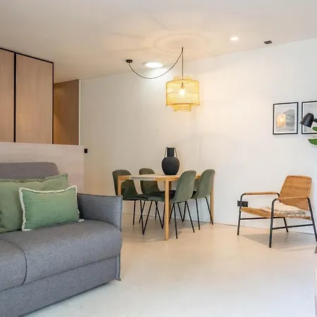 The Priest's By Lovelystay Apartment