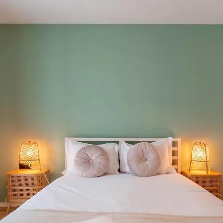 The Priest's By Lovelystay Apartment *