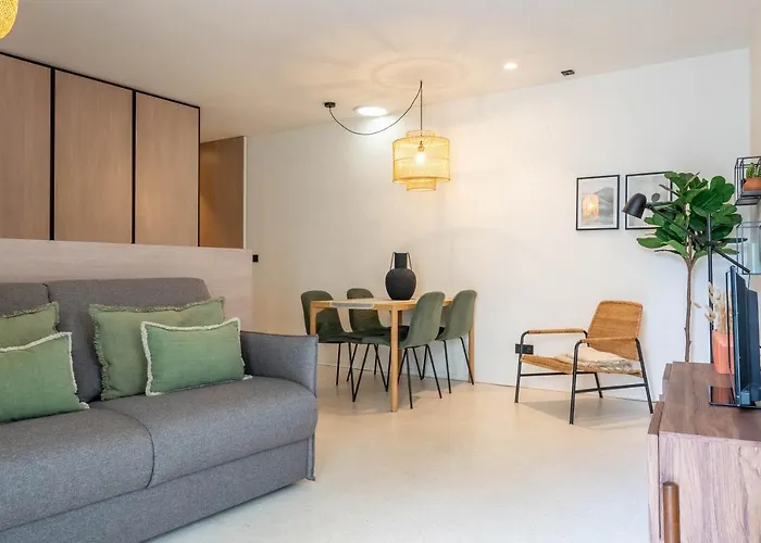 The Priest's By Lovelystay Apartment