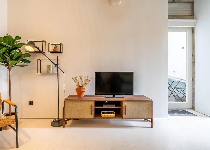 The Priest's By Lovelystay Apartment